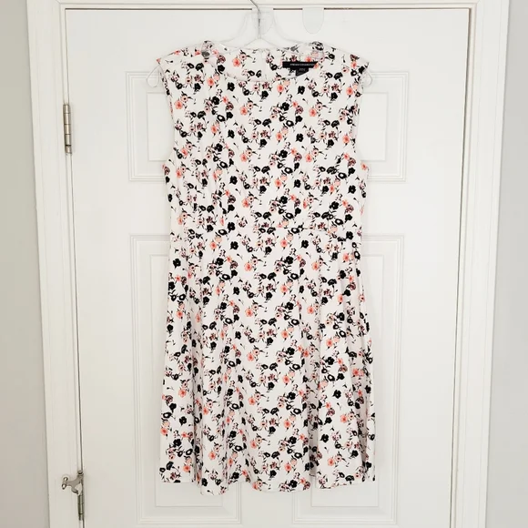 NWOT French Connection White Floral Fit and Flare Dress Size 8 - Picture 2 of 8